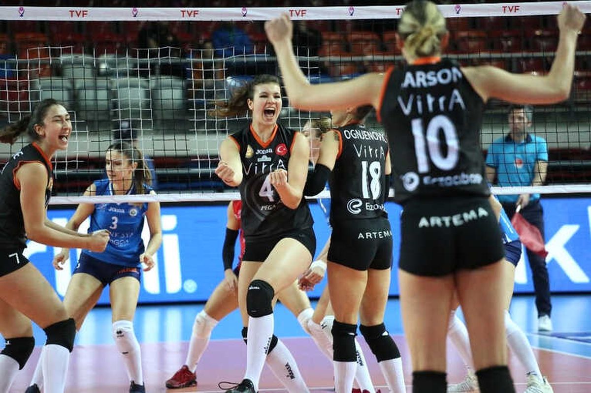 Eczacıbaşı Vitra, Yarı Finalde