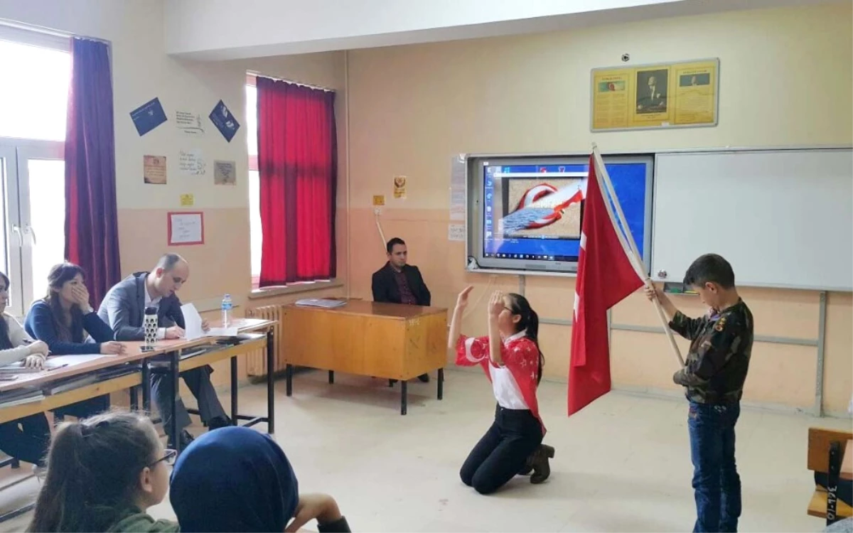 Hisarcık\'ta İstiklal Marşını Güzel Okuma Yarışması