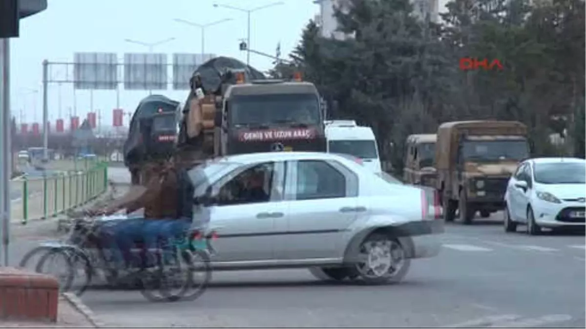 Kilis Sınıra Askeri Sevkiyat Sürüyor