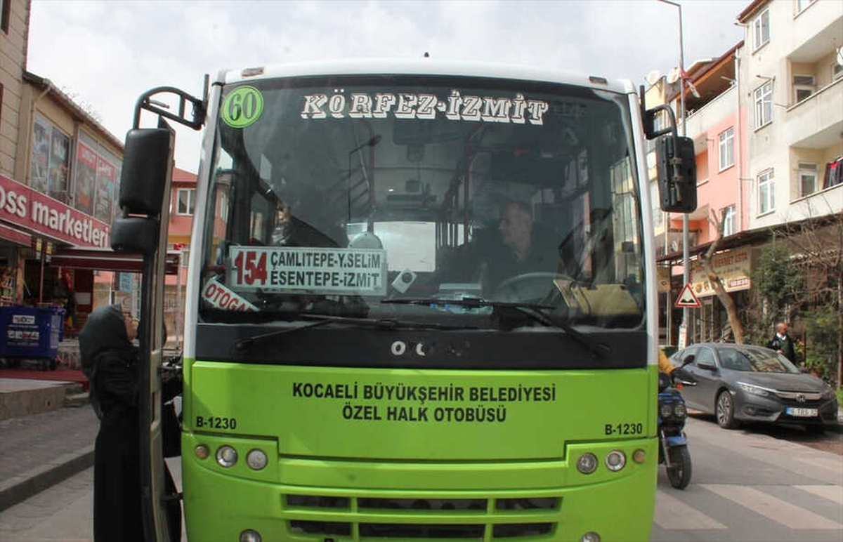 Körfez\'de Otobüsçülerden Mehmetçik Vakfı\'na Bağış