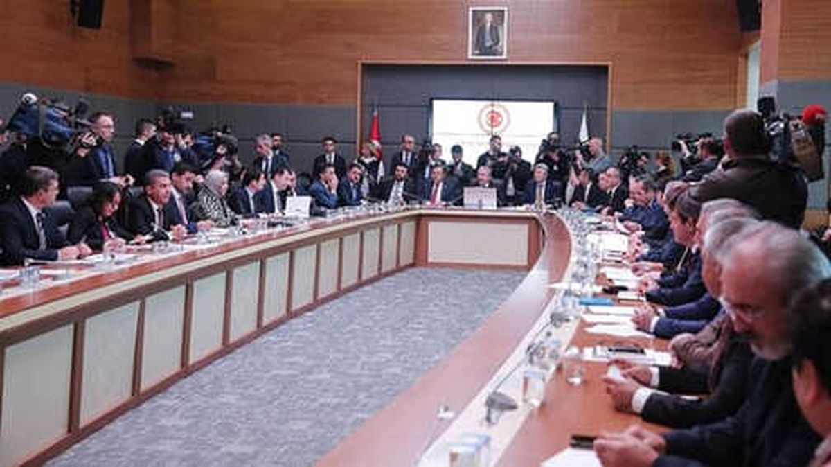 Seçim İttifakı Teklifinin 23 Maddesi Komisyondan Geçti