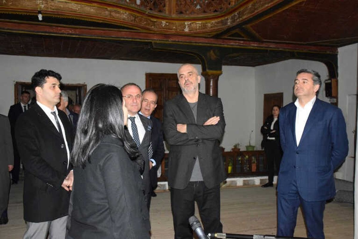 Arnavutluk Başbakanı Edi Rama Berat\'ta Tika\'nın Restorasyon Projelerini İnceledi