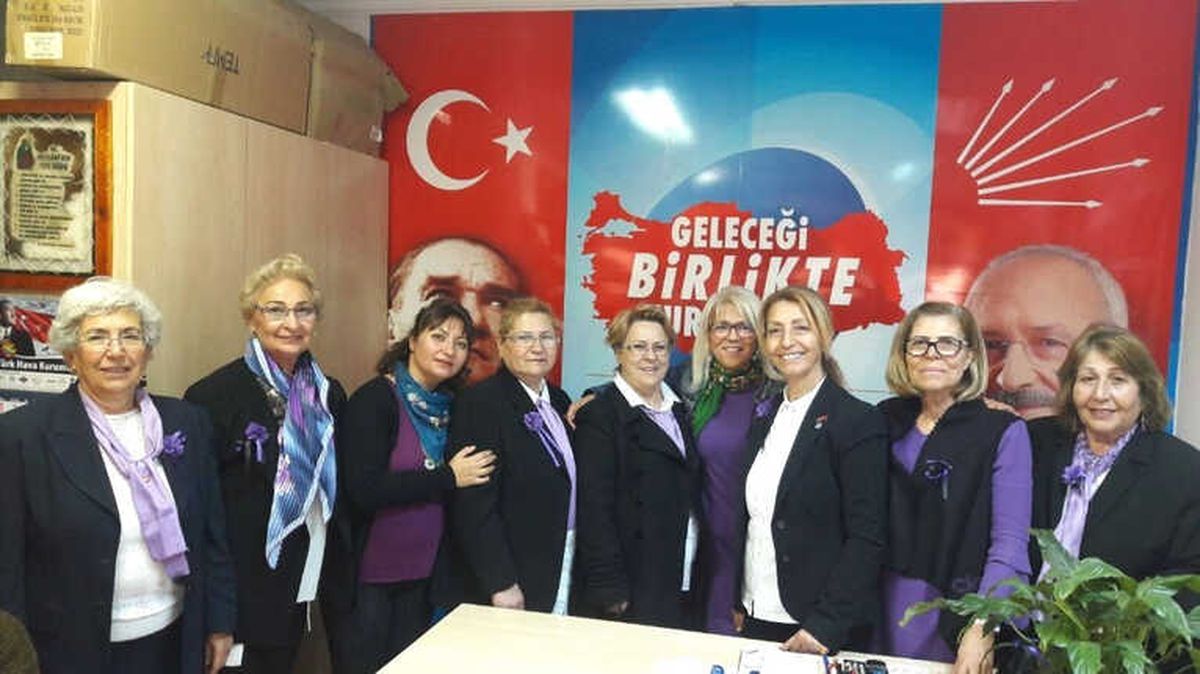 Ayvalık\'ta CHP\'li Kadınlardan 8 Mart Açıklaması