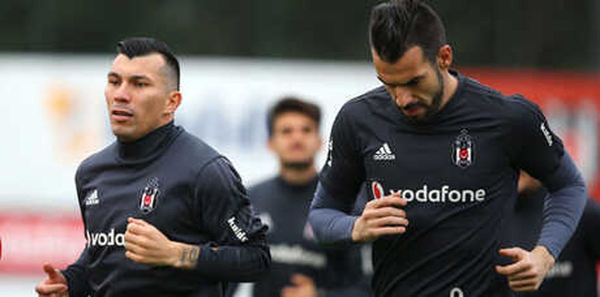 Beşiktaş\'ta Negredo İlk 11\'e Dönüyor