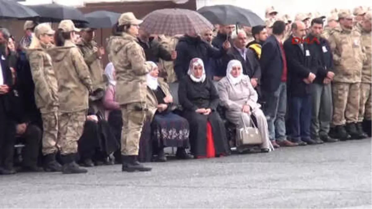 Bitlis\'te Mayına Basan Güvenlik Korucusu Şehit Oldu