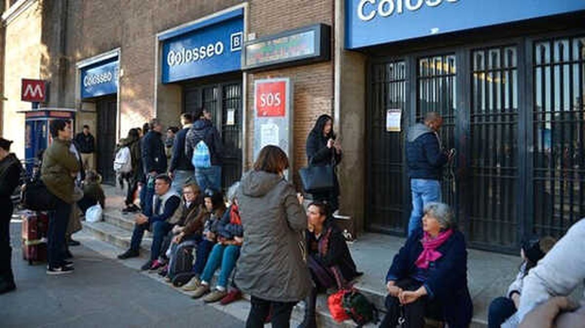 İtalya\'da İşçiler Greve Gitti