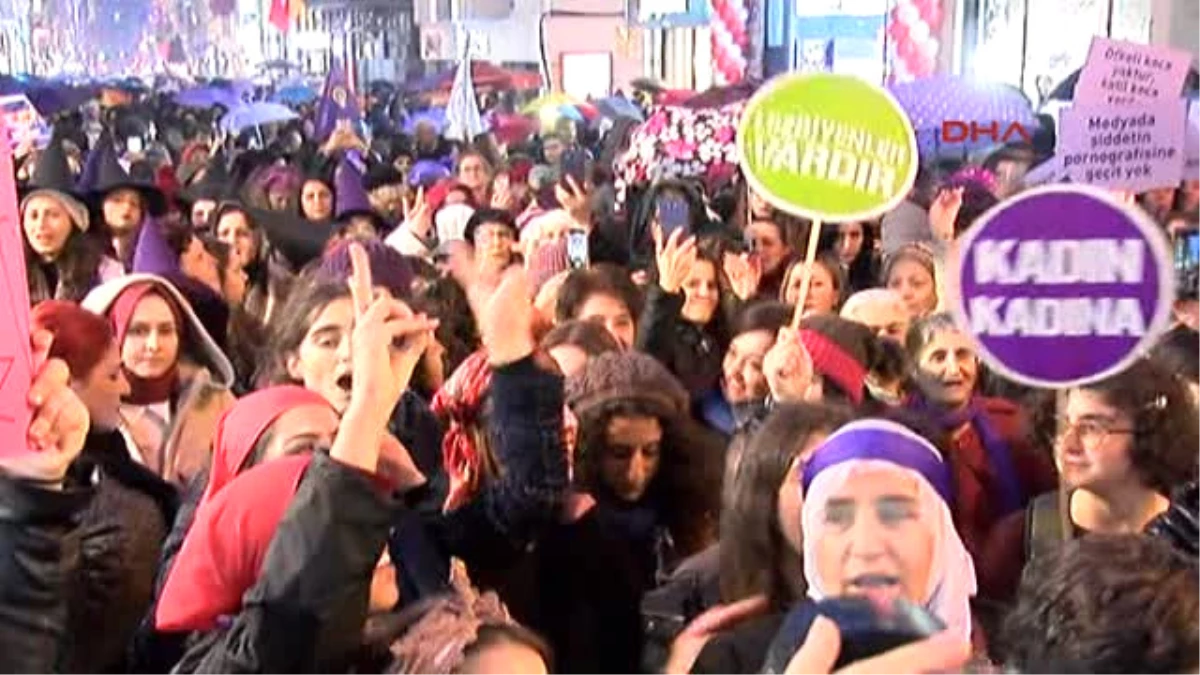 Kadınlardan İstiklal Caddesi\'nde Büyük Yürüyüş