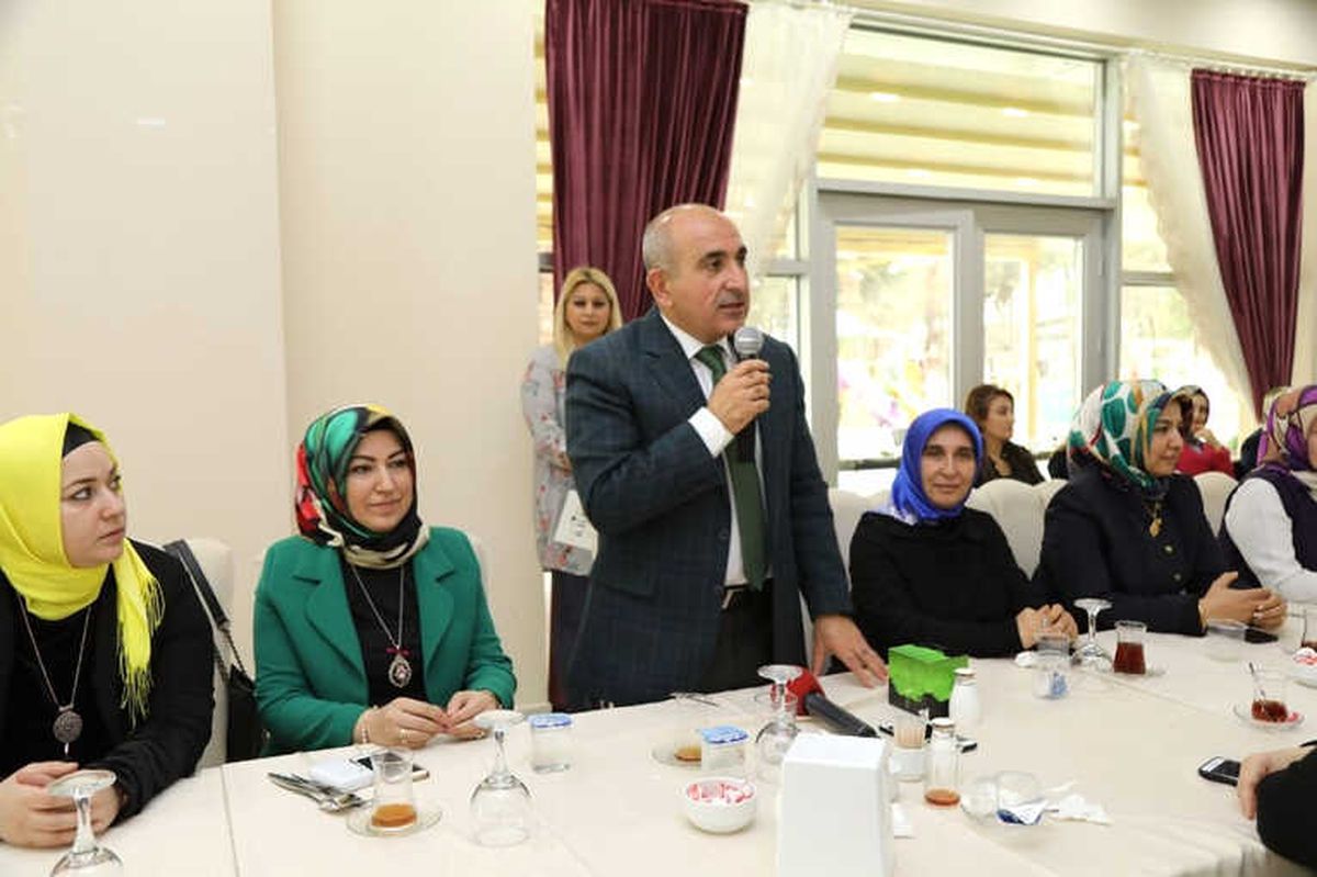 Kilis Belediye Başkanı Hasan Kara, Belediyenin Kadın Çalışanlarıyla Bir Araya Geldi