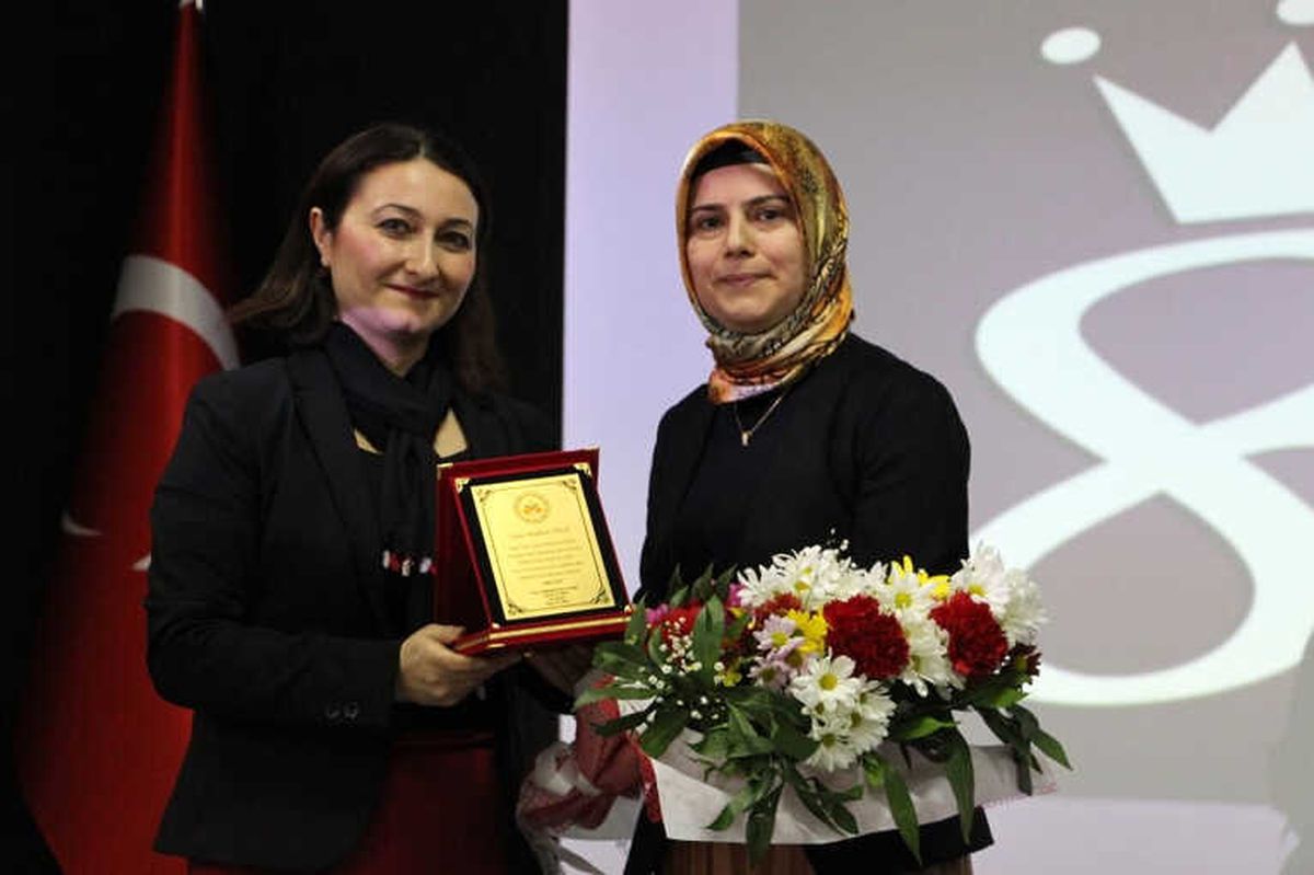 Lise Öğrencilerine \'Dünden Bugüne Türk Kadını\' Semineri