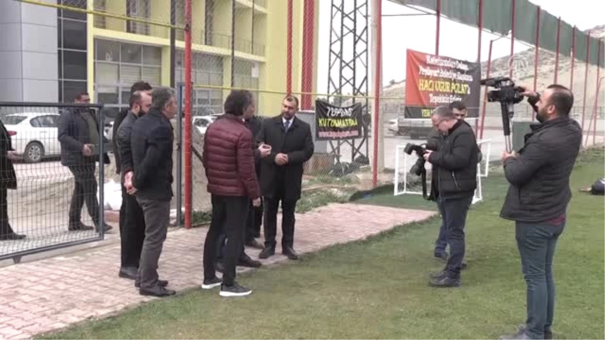 Malatya Büyükşehir Belediye Başkanı Çakır, Futbolculara Tatlı İkram Etti