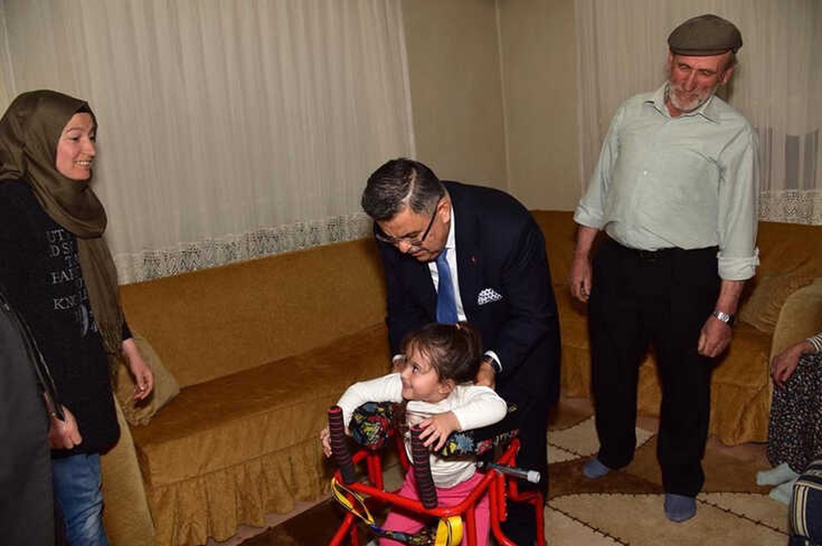 Minik Kader Artık Yürüteç Yardımıyla Yürüyebilecek