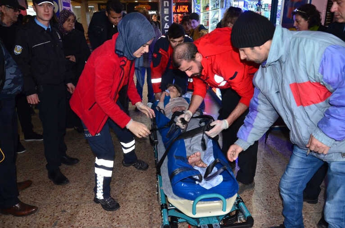 Öldüğü Sanılan Yaşlı Kadının Evine İtfaiye Merdivenle Girdi