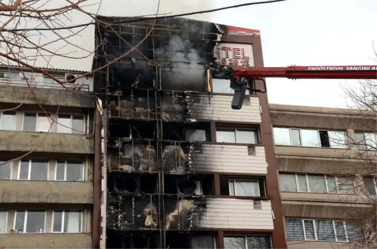 Otel Yangınında Camdan Düşen Kadın Tedavi Altında