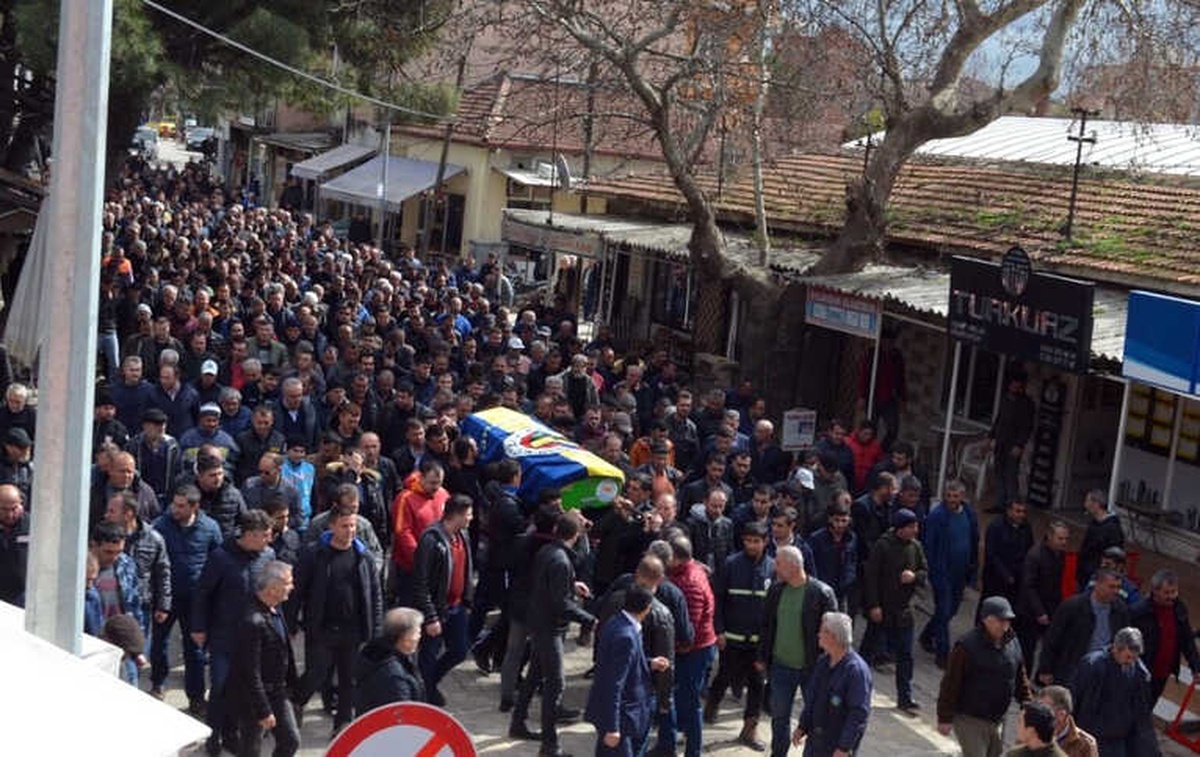 Son Yolculuğuna Tuttuğu Takımın Bayrağıyla Uğurlandı