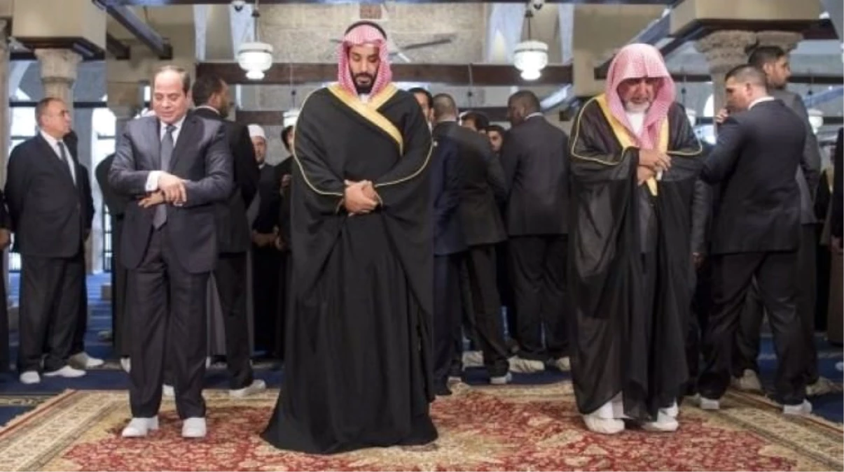 Suudi Veliaht Prens Selman, Mısır Ziyareti Sırasında Sisi\'ye Namaz Kıldırmış