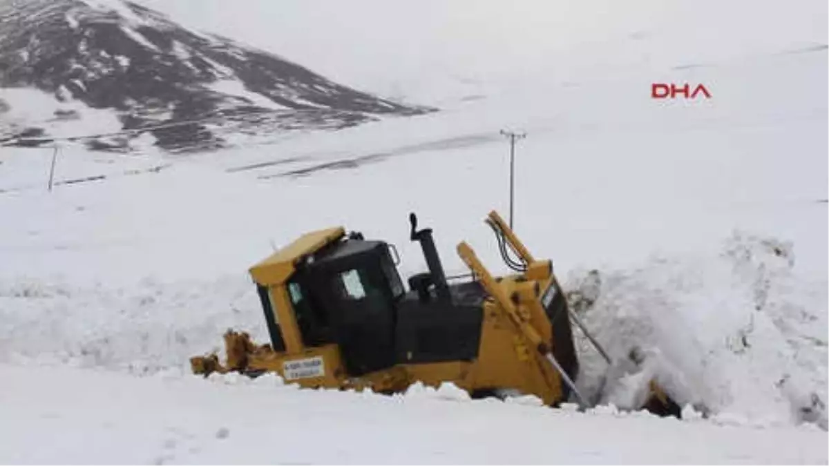 Ağrı\'nın Yükseklerinde 3 Metre Karla Mücadele-Hd