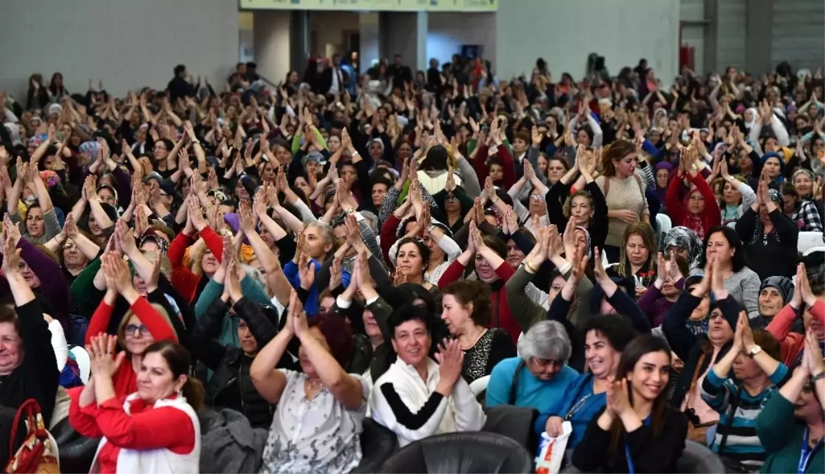 İzmirli Kadınların Festival Coşkusu