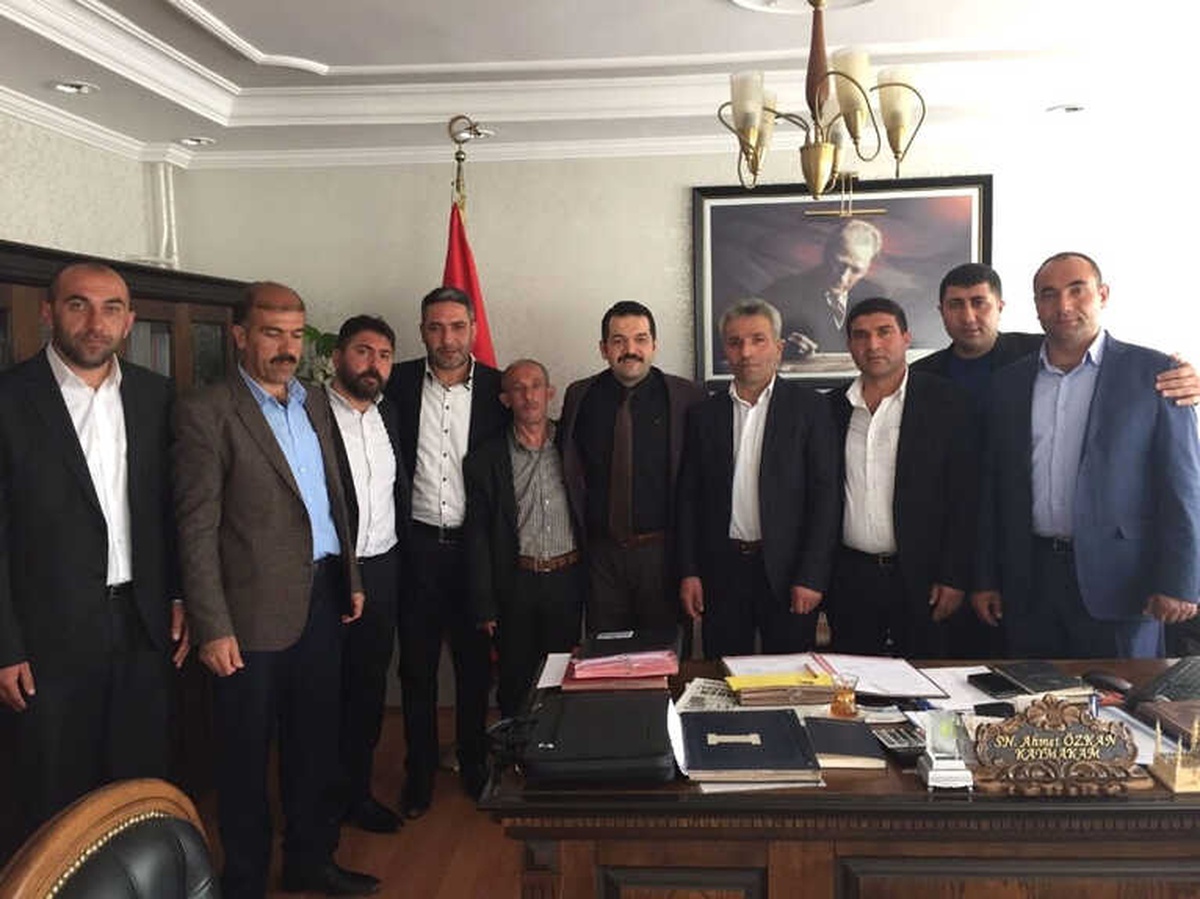 Kaymakam Özkan, Muhtarların Rozetini Taktı