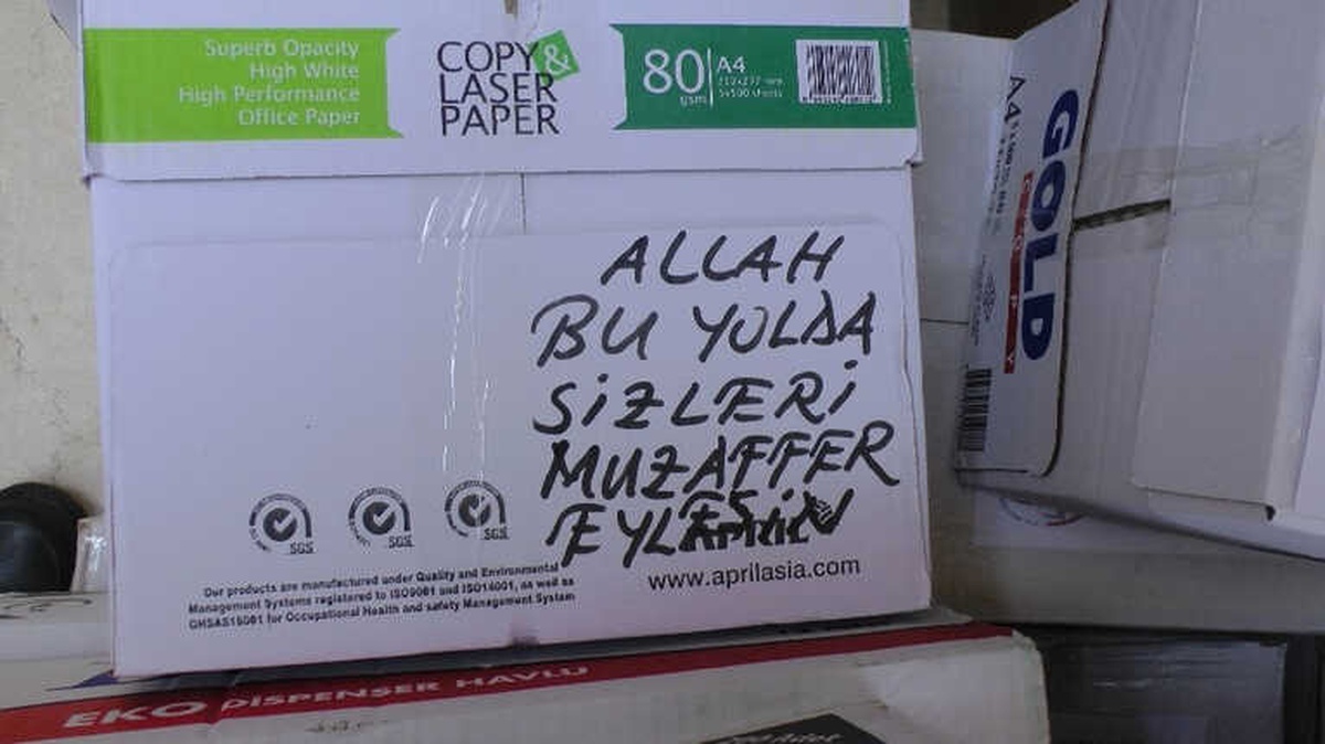 Mehmetçik İçin Yüzlerce Öğrenci Minik Ellerini Semaya Açarak Dua Okudu