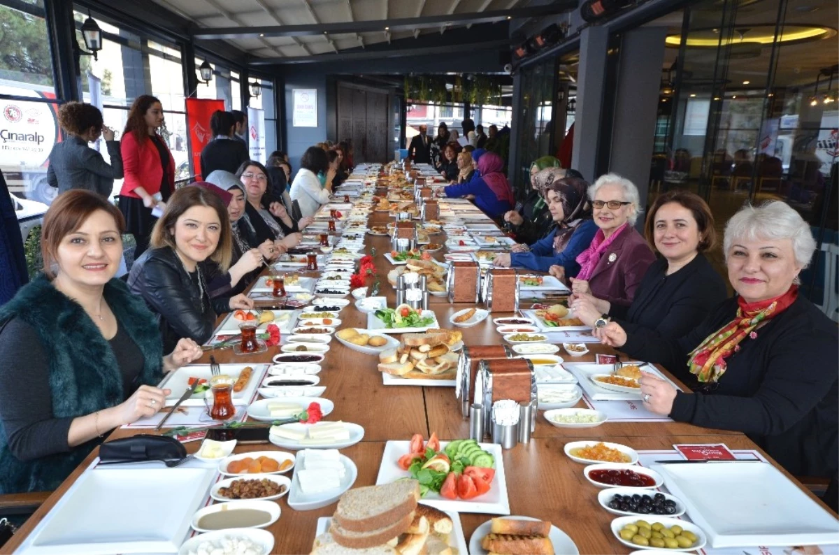 Protokol Eşleri "Güçlü Kadın, Güçlü Aile, Güçlü Türkiye" Sloganıyla Kahvaltıda Buluştu