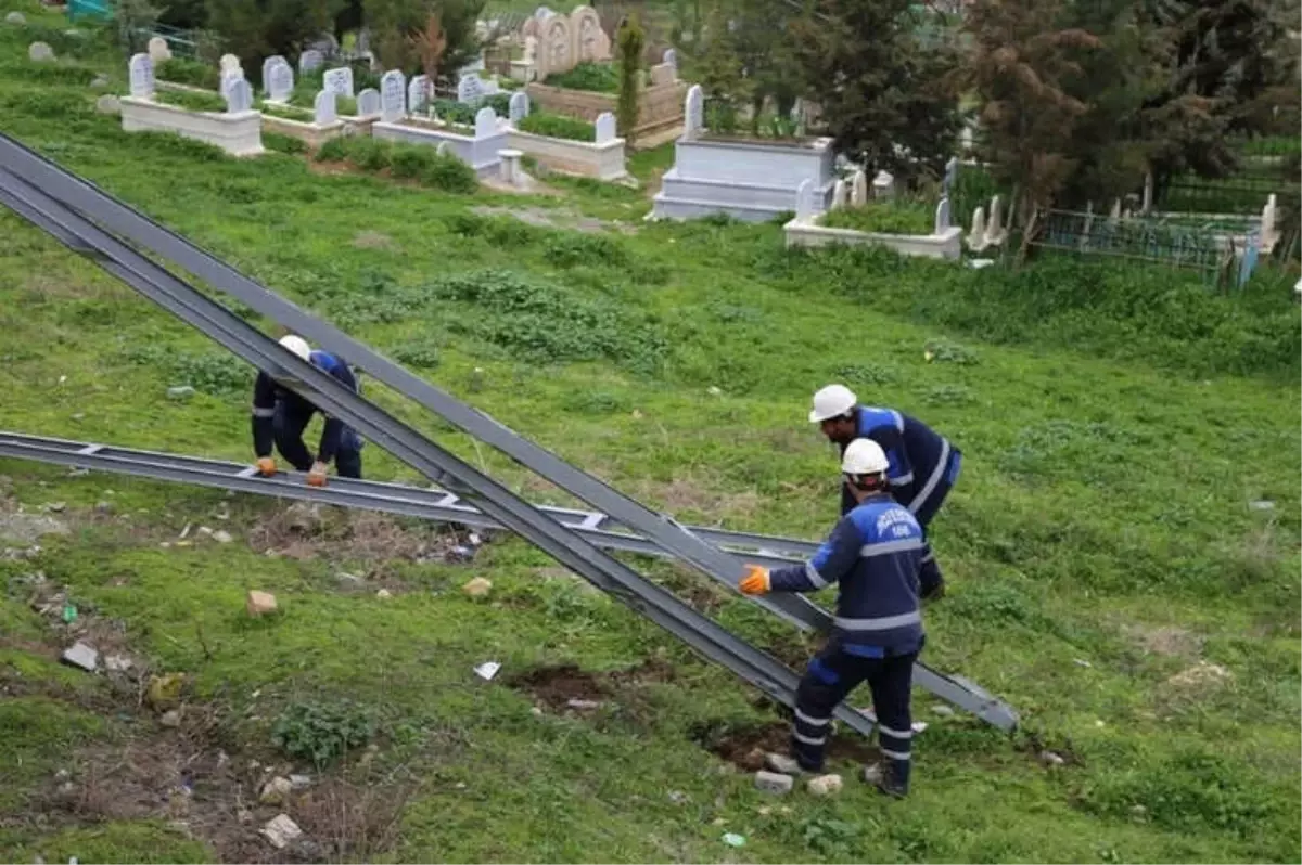 Siirt\'te Mezarlıklarda Aydınlatma Çalışması Başlatıldı