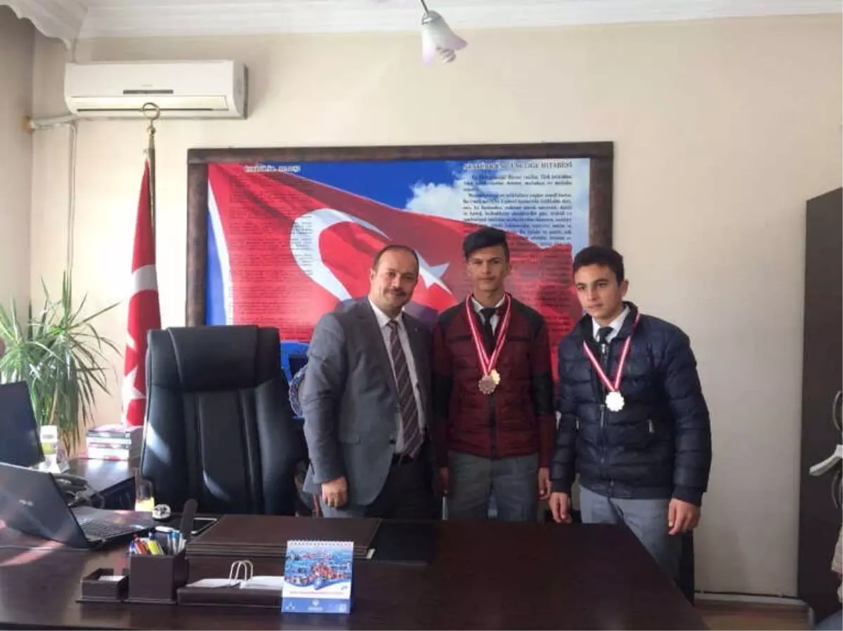 Zafertepeçalköy Ortaokulu\'nun Atletizm Başarısı