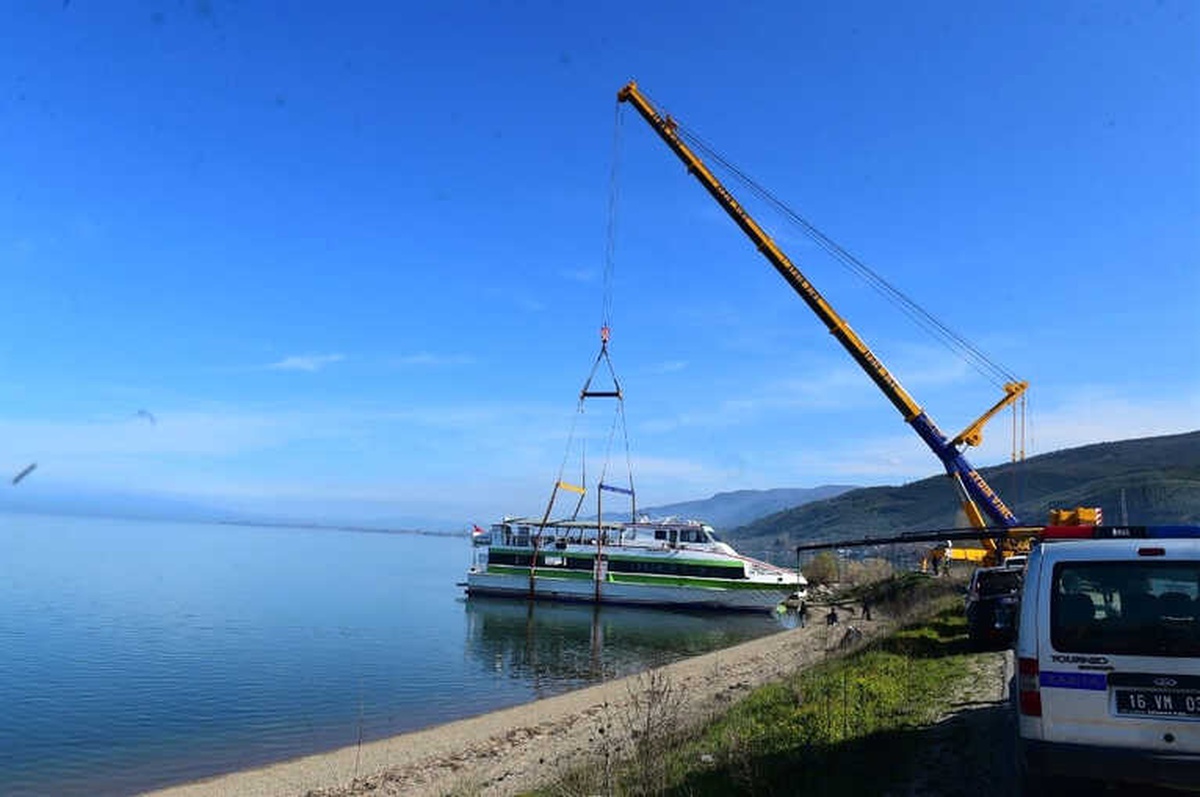 Akşemsettin Gemisi İznik Gölü\'nden Çıkartıldı