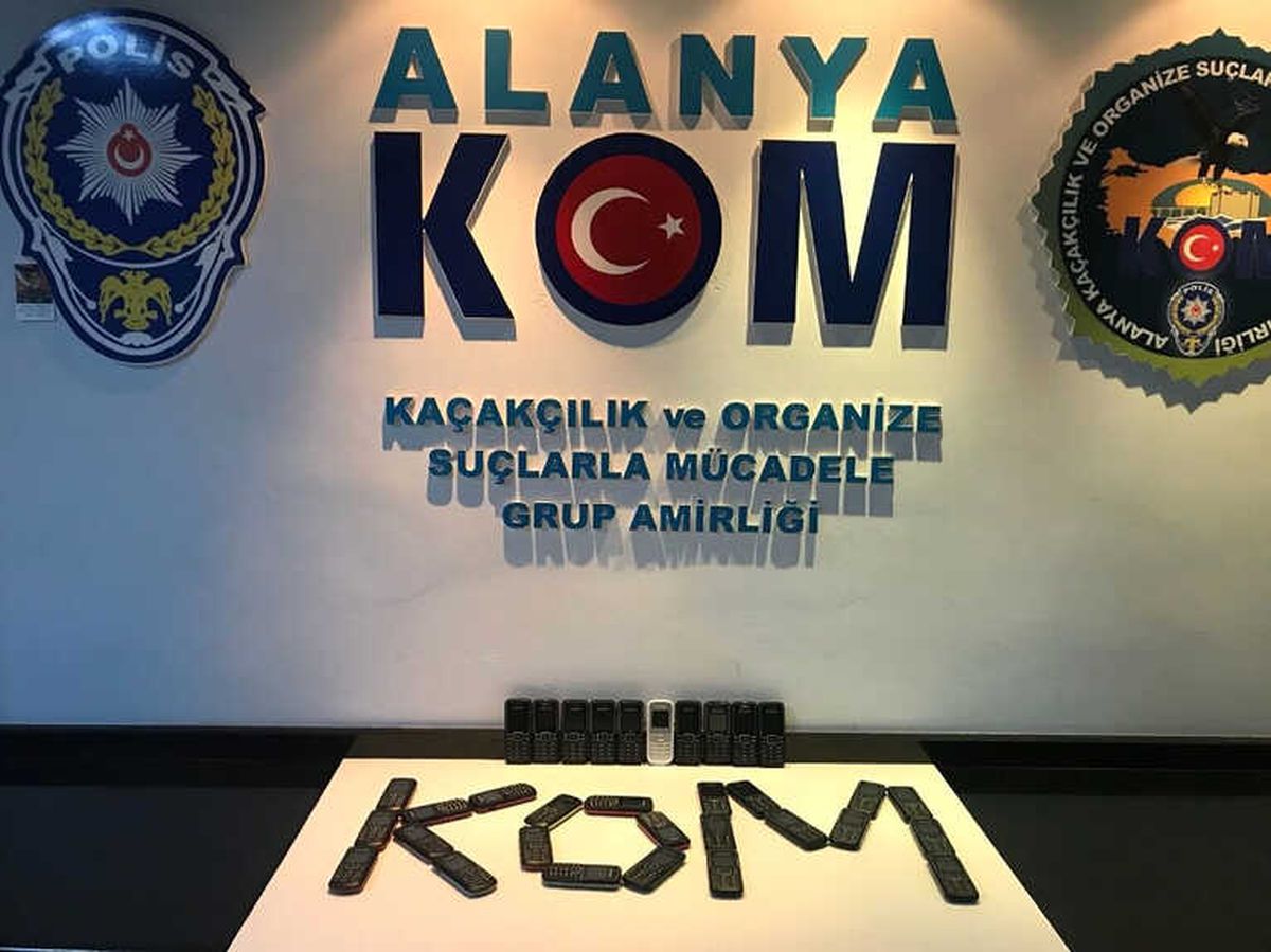 Alanya\'da 33 Adet Kaçak Cep Telefonu Ele Geçirildi