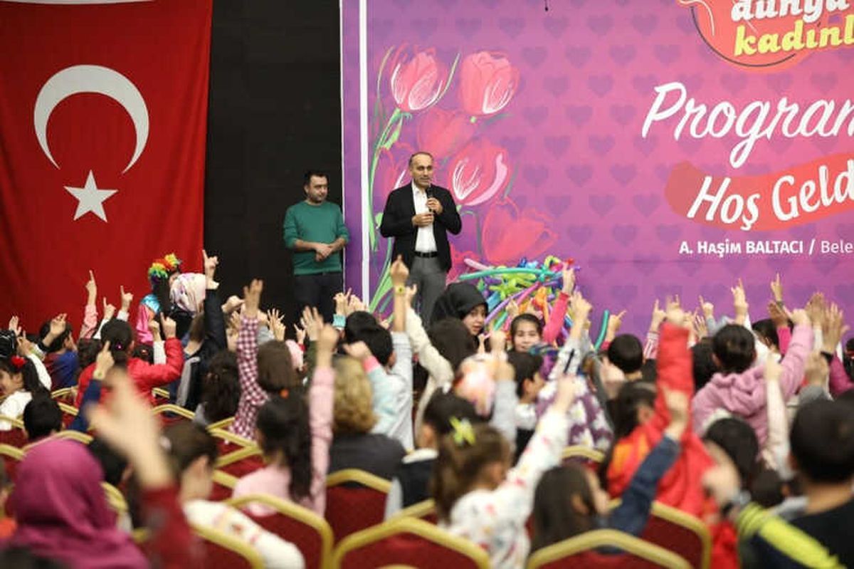 Arnavutköy\'de Yaşayan Kadınlar Afrin\'de Görev Alan Mehmetçik İçin Dua Programında Buluştu