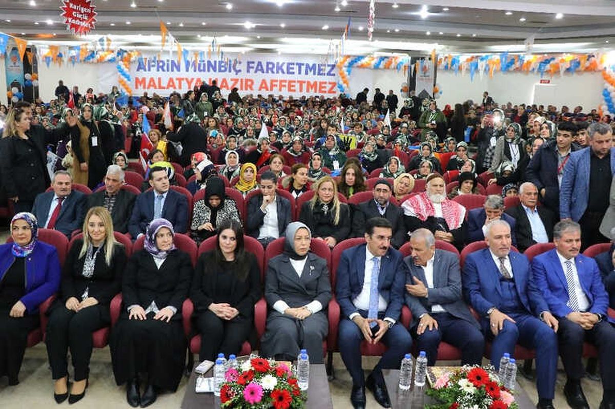 Bakan Sarıeroğlu ve Tüfenkci AK Parti Malatya Kadın Kolları Kongresine Katıldı