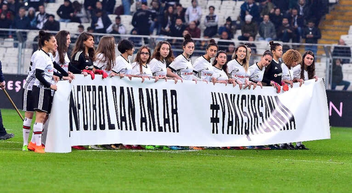 Beşiktaş Kadın Futbol Takımı\'na Sevgi Seli