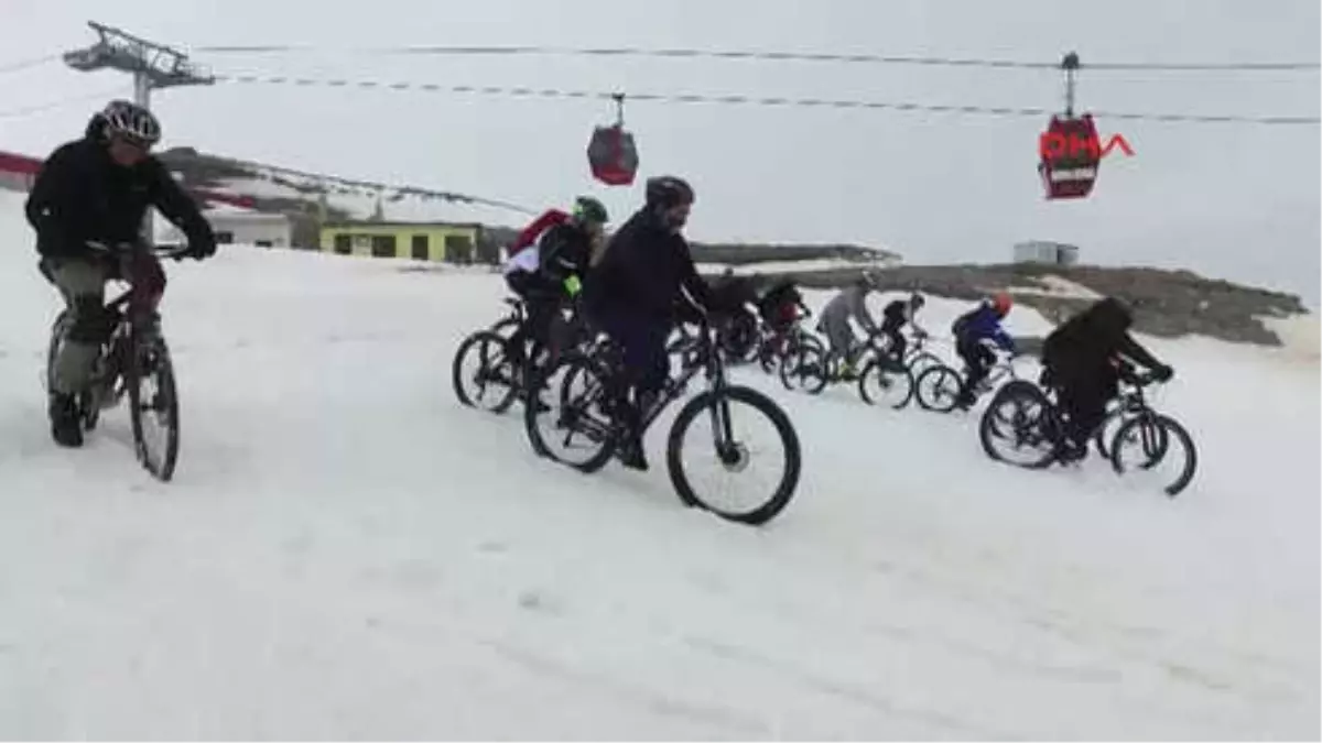 Bisiklet Tutkunları Erciyes\'in Karlı Zemininde Pedal Basacak