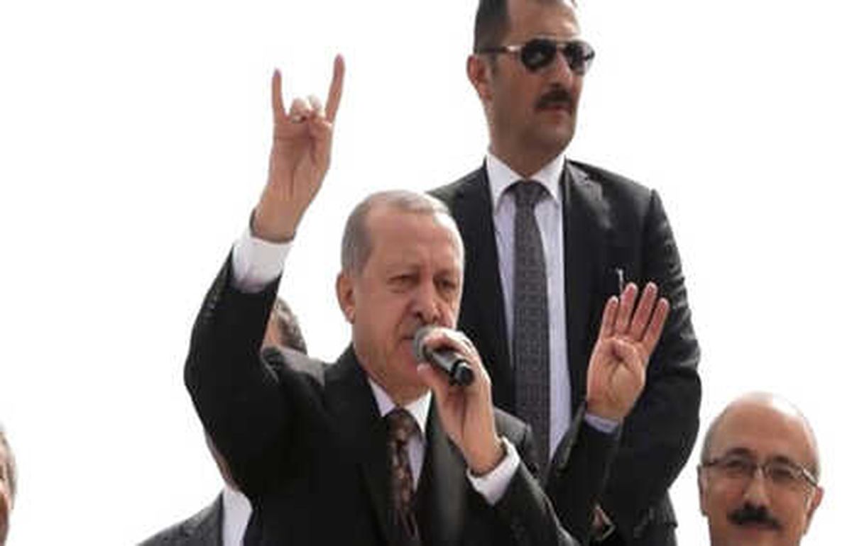 Cumhurbaşkanı Erdoğan\'dan Bozkurt İşareti