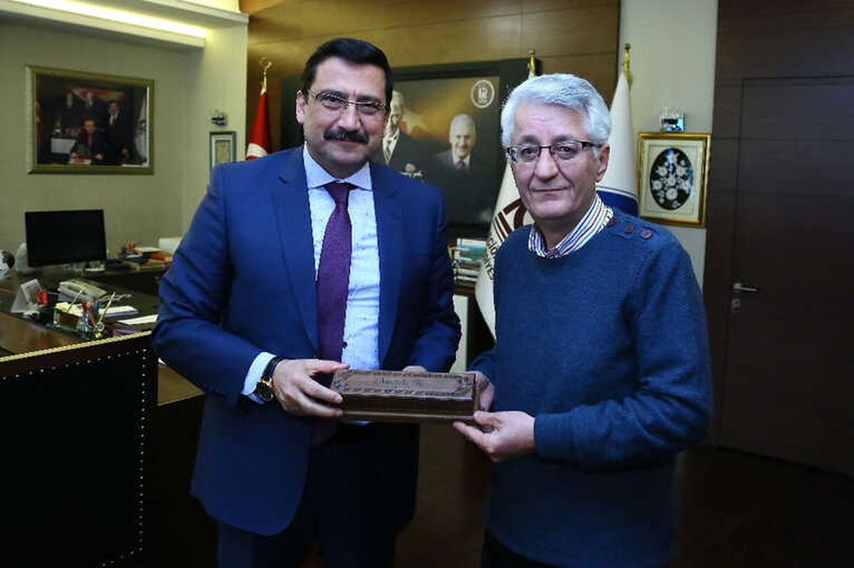 Dünyanın En Küçük Tespihlerinden Biri Başkan Ak\'ta