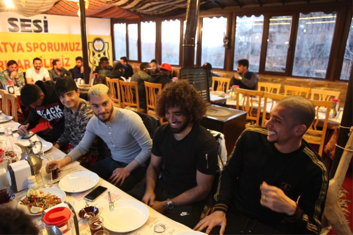 Fenerbahçe Maçı Öncesi Malatyaspor\'a Moral Yemeği
