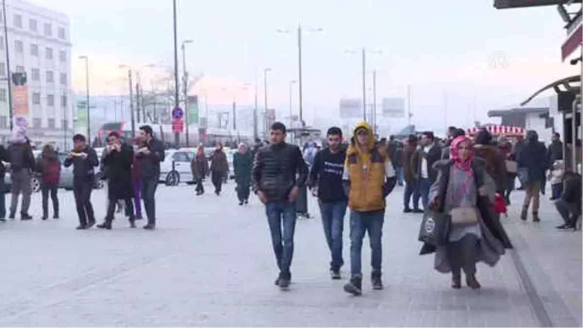 İstanbul Boğazı\'nda Sis - Marmaray\'ın Sirkeci Girişinde Yoğunluk Yaşandı