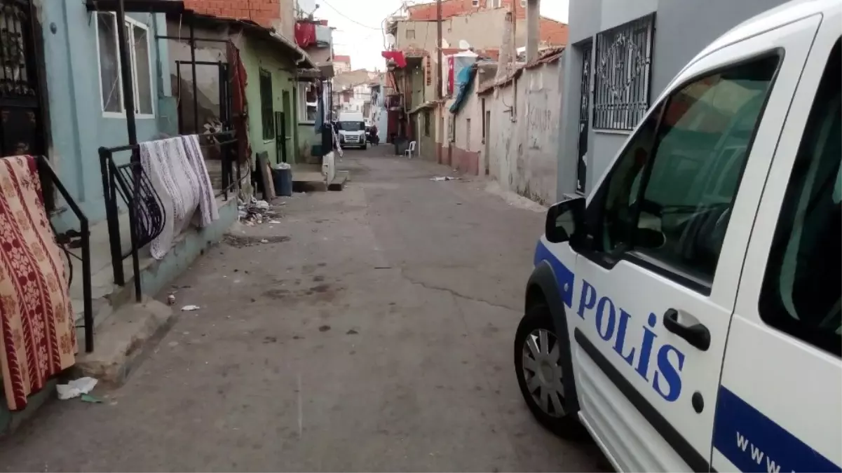 İzmir\'de İki Aile Arasında Silahlı Kavga: 6 Yaralı