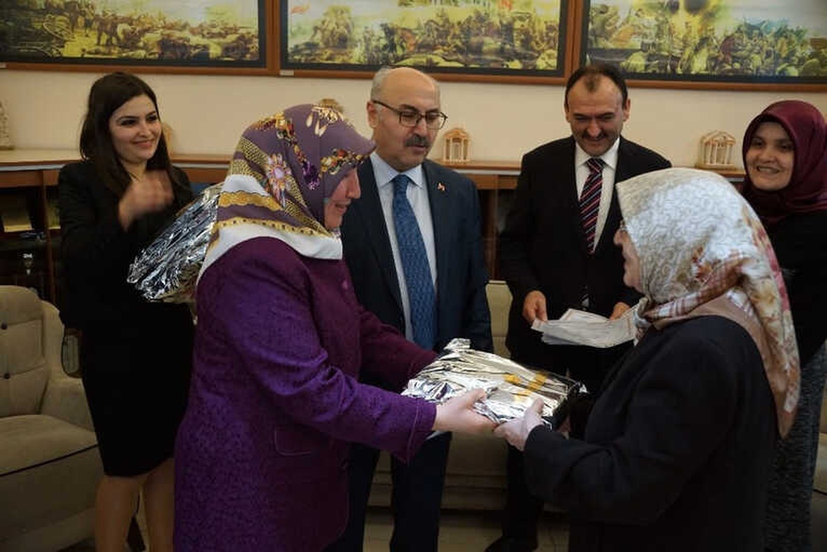 Okuma Yazma Öğrenen Kursiyerlere Sertifikaları Verildi
