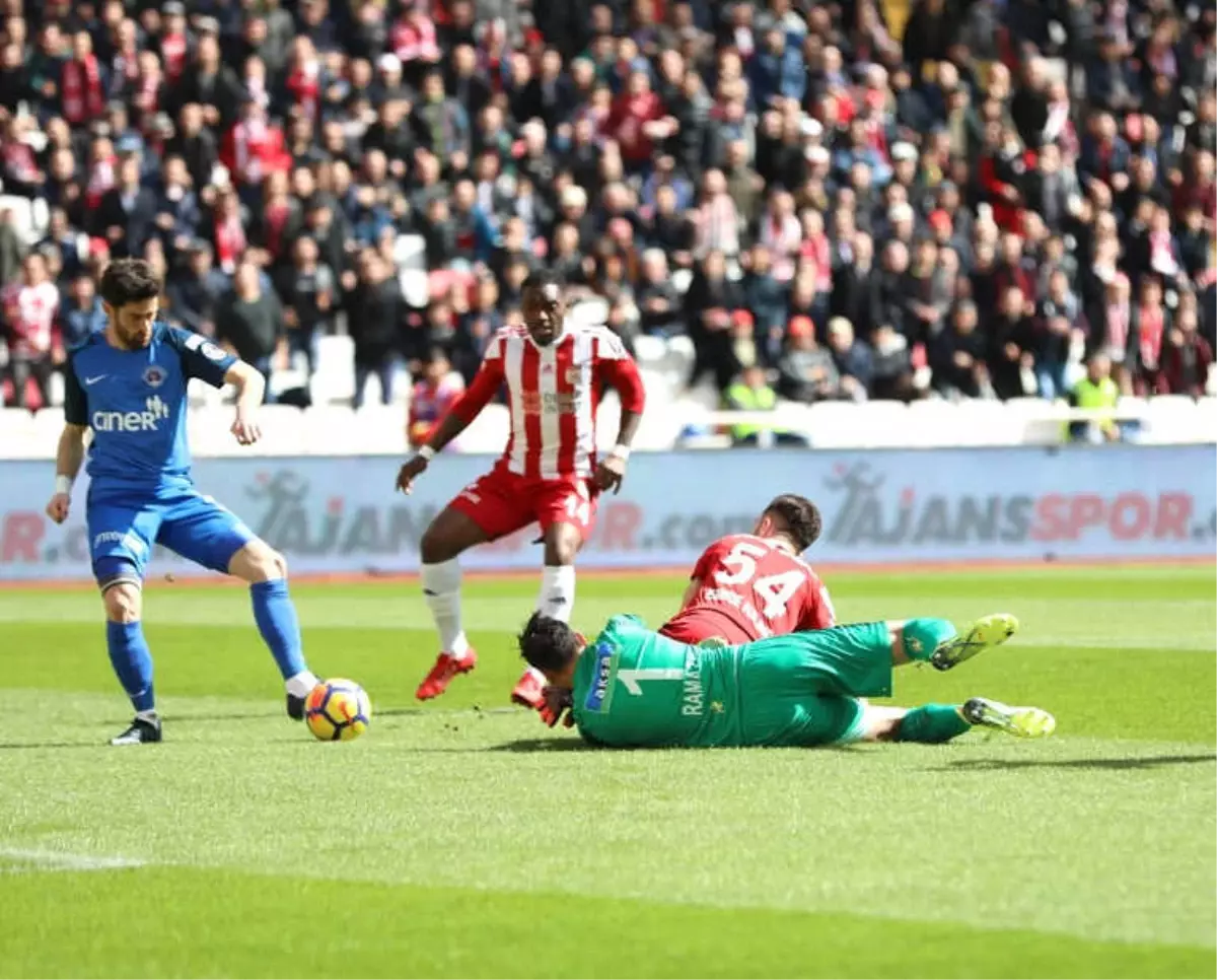 Dg Sivasspor: 1 - Kasımpaşa: 1 (İlk Yarı)