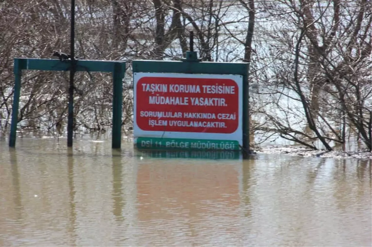 Tunca Nehri\'nin Debisi Düşüşe Geçti