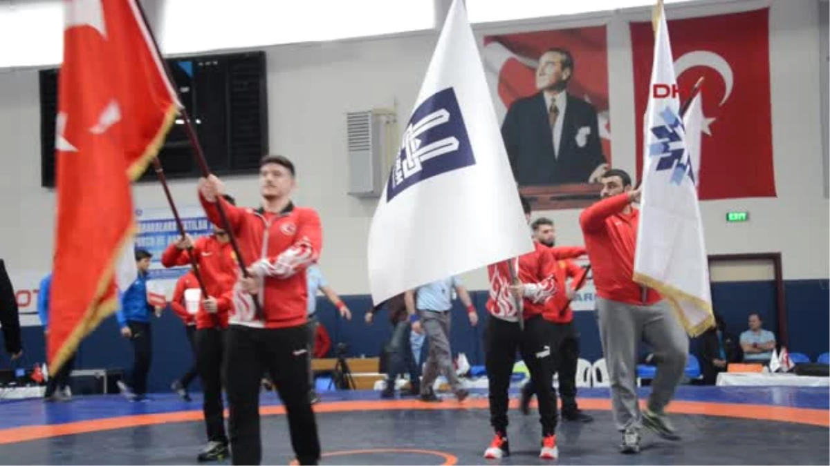 U23 Türkiye Serbest Güreş Şampiyonası Erzurum\'da Devam Ediyor