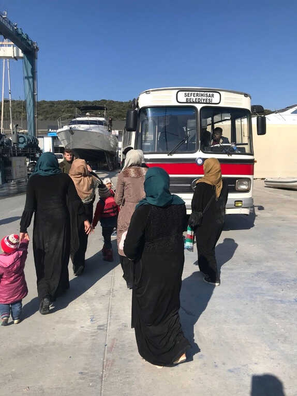 Yunan Adalarına Geçmeye Çalışan 37 Suriyeli Yakalandı