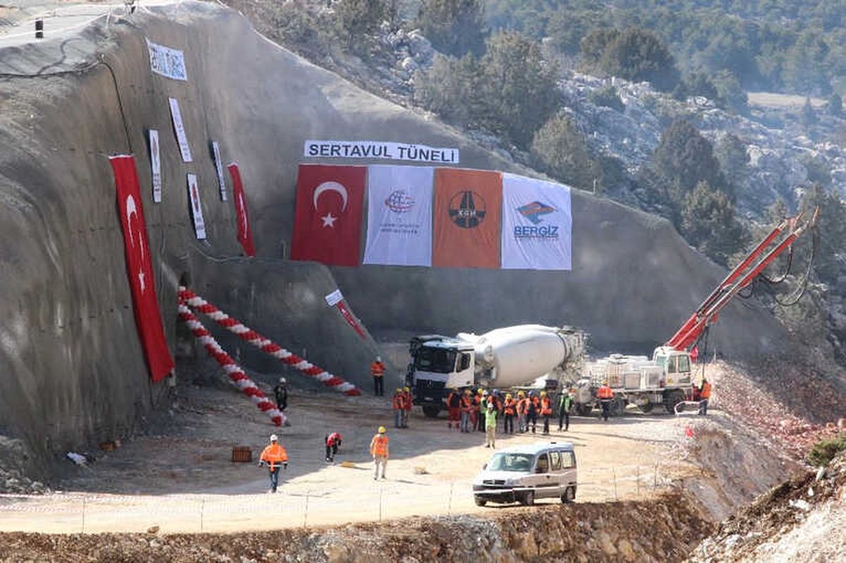 Bakan Arslan, Sertavul Tüneli ve Medreselik Viyadüğü\'nün Temelini Attı
