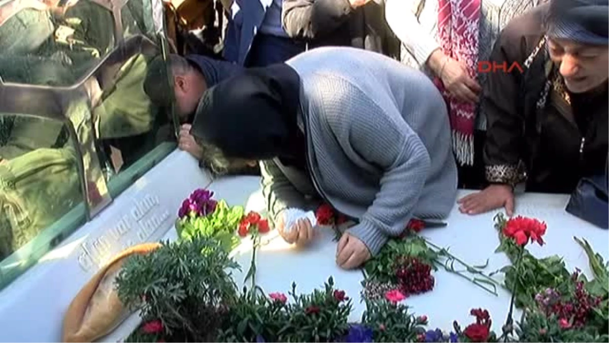 Berkin Elvan, Ölümünün 4\'üncü Yılında Mezarı Başında Anıldı