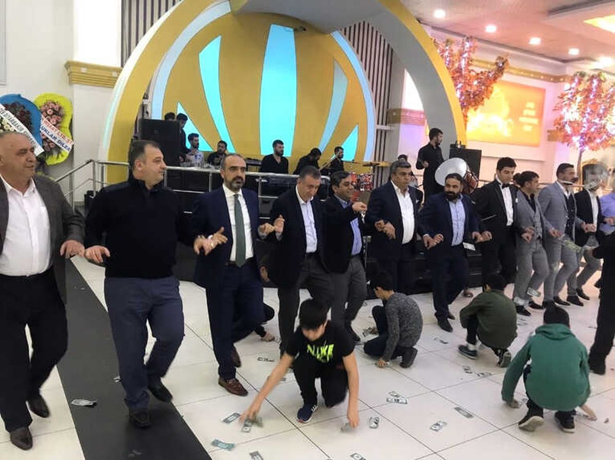 Biroğlu, Ailelerin Mutluluğunu Paylaştı