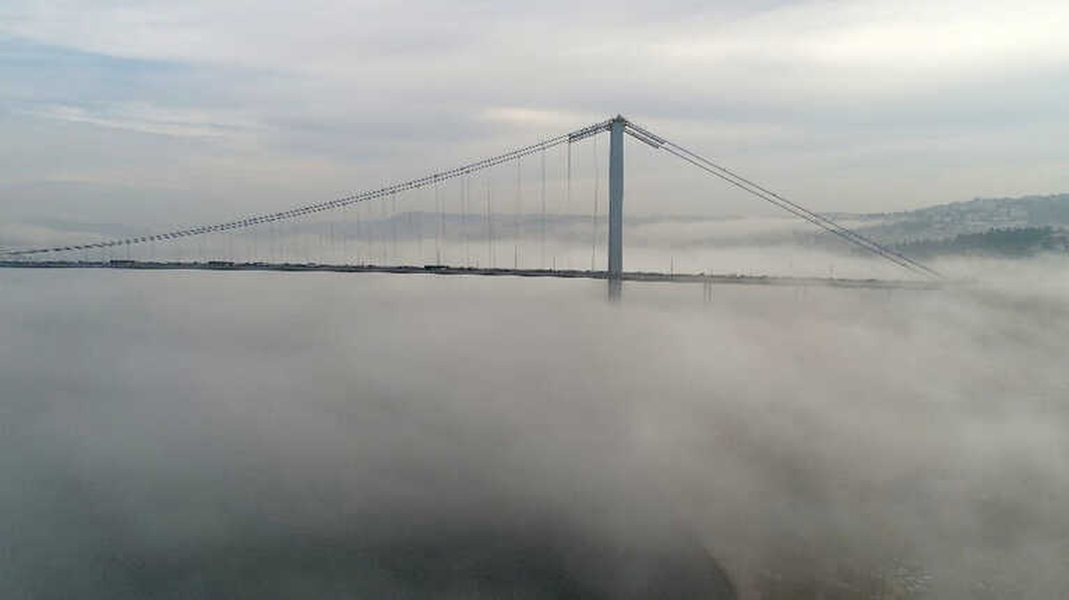 İstanbul Boğazı\'na Çöken Sis Havadan Görüntülendi