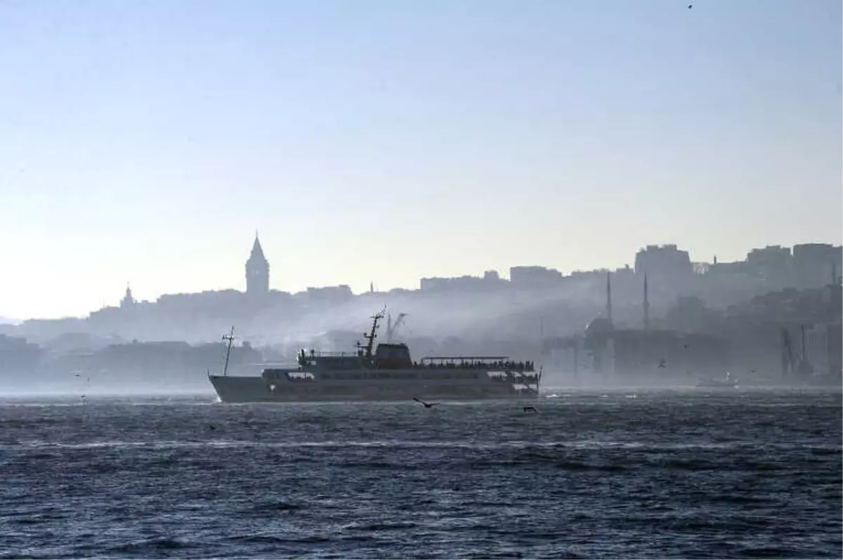 İstanbul\'da Sis Devam Ediyor