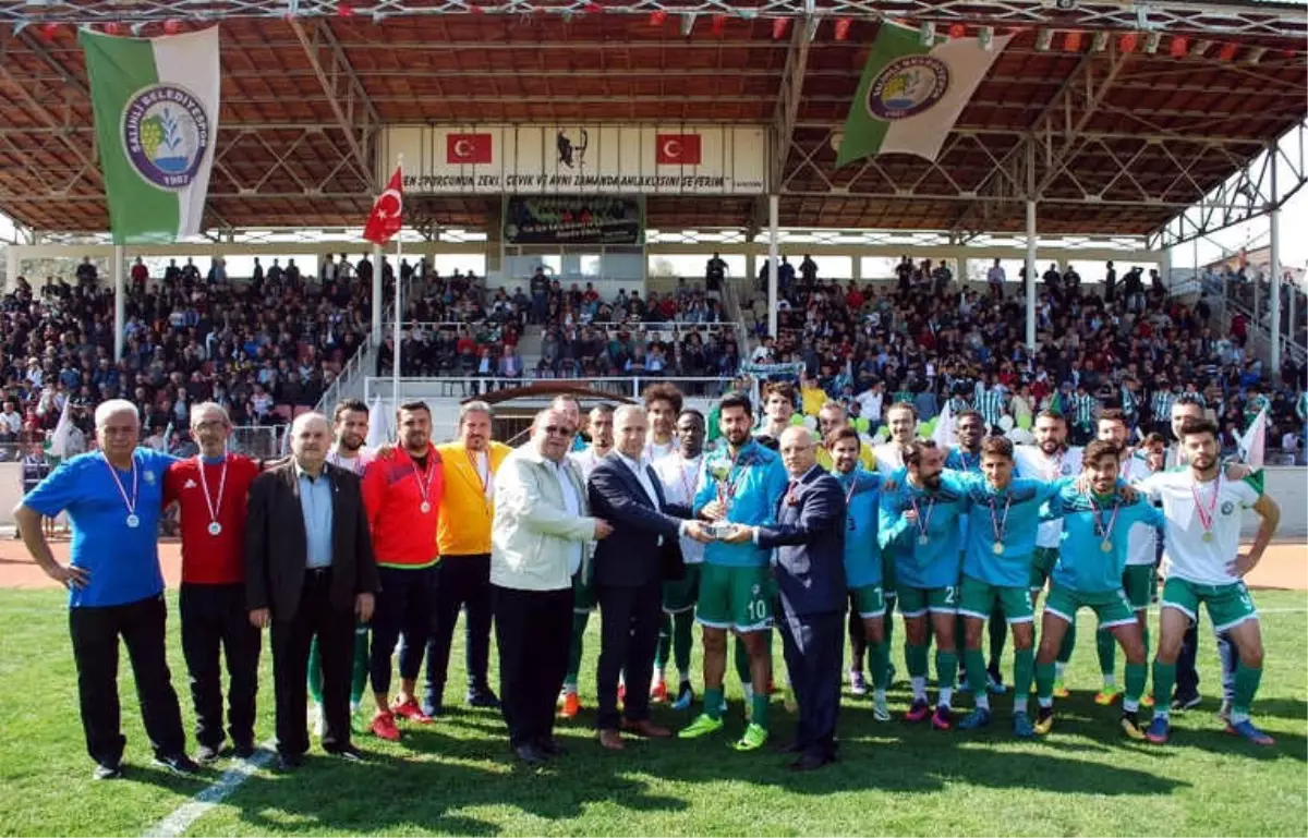 Salihli Belediyespor Bal\'a Koşuyor