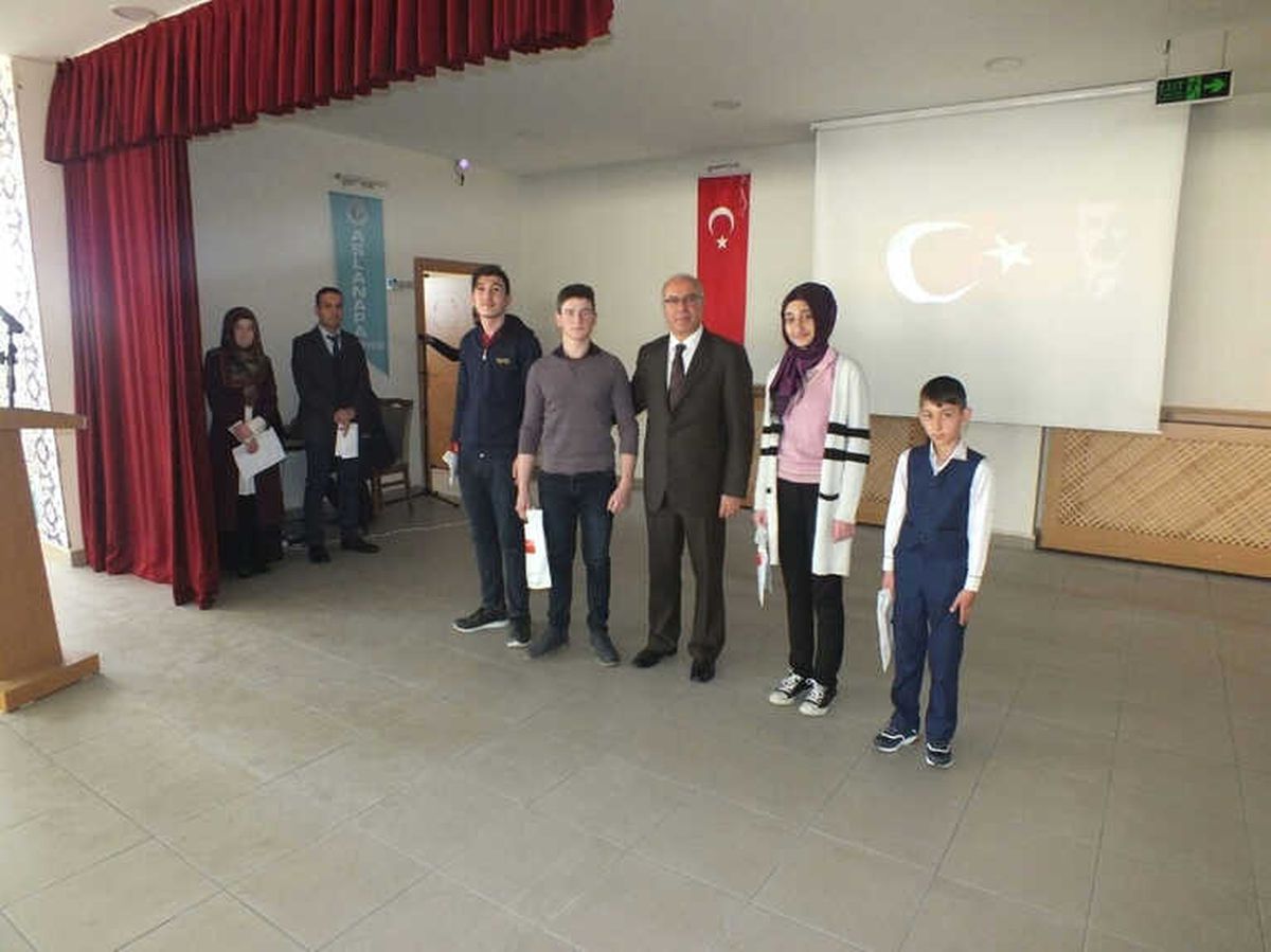 Aslanapa\'da Öğrenciler Ödüllendirildi