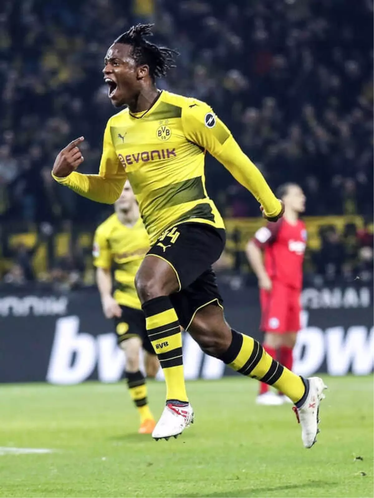 Batshuayi, Dormund\'u Sırtlıyor